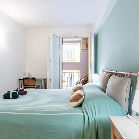 Guesthost - Piazza Cavallotti & Mercato Apartment! *